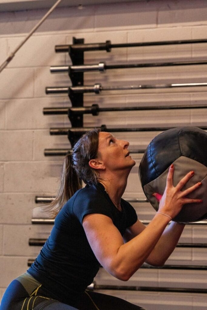 sarcopenie – coach helpt bij veilige stoel-opstaan test